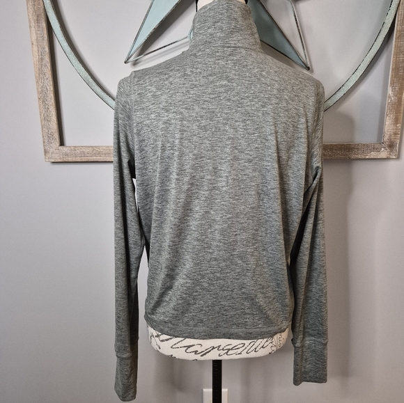 Vuori Crescent 1/4 Zip Cropped Pullover Gray - S - Picture 9 of 12